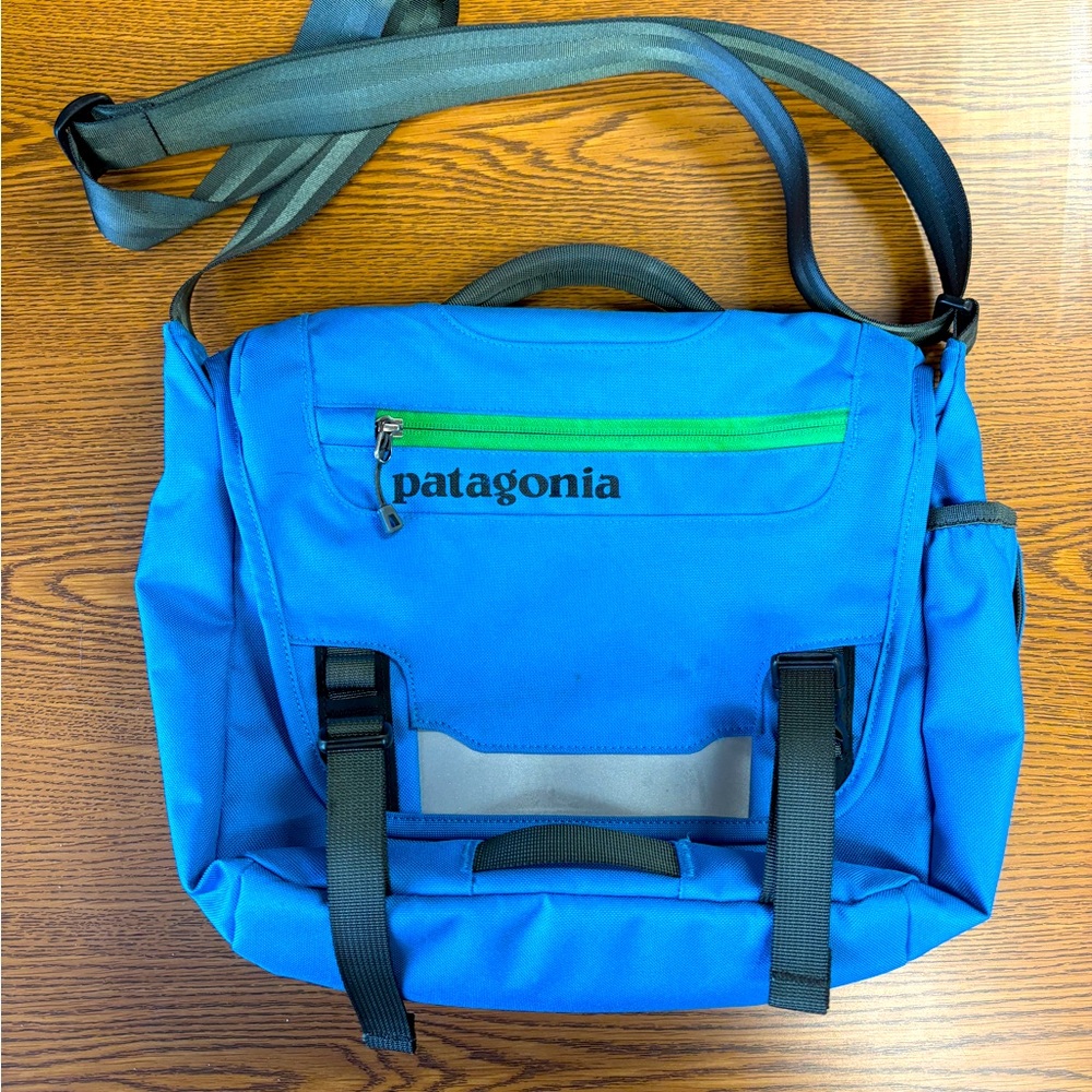 Patagonia Mini Mass adjustable strap reflective Messenger bag-Blue/Green